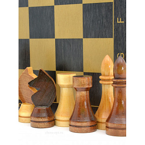 Шахматы турнирные лакированные в комплекте с темной доской